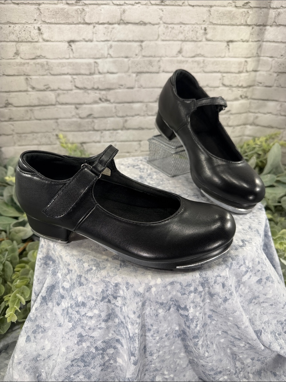 DANCE TAP SHOES - Black Soft Vinyl Round Toe Mary Jane Style - Girls 4M/WMS 6M